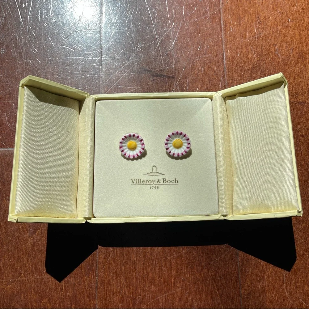 Villeroy & Boch 1748 Porcelain Daisy Clip-on Earrings - Picture 2 of 4